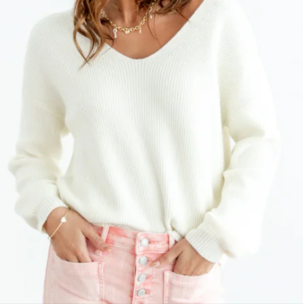 Blu Pepper White V-Neck Sweater Cozy Knit